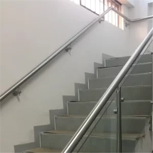 BARANDA CON VIDRIO Y ACERO