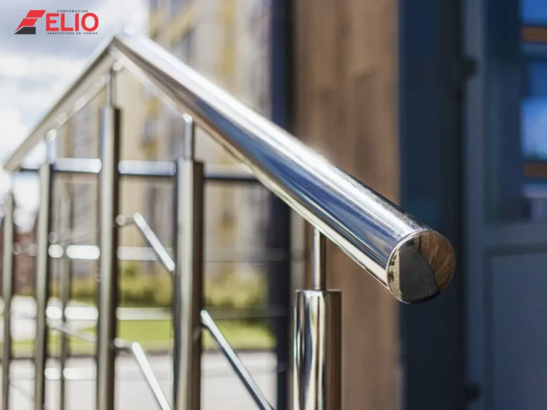 barandales-solo-con-acero- rampa-rejas-metalicas-entrada-edificio-residencial-comodidad-discapacitados-personas-mayores