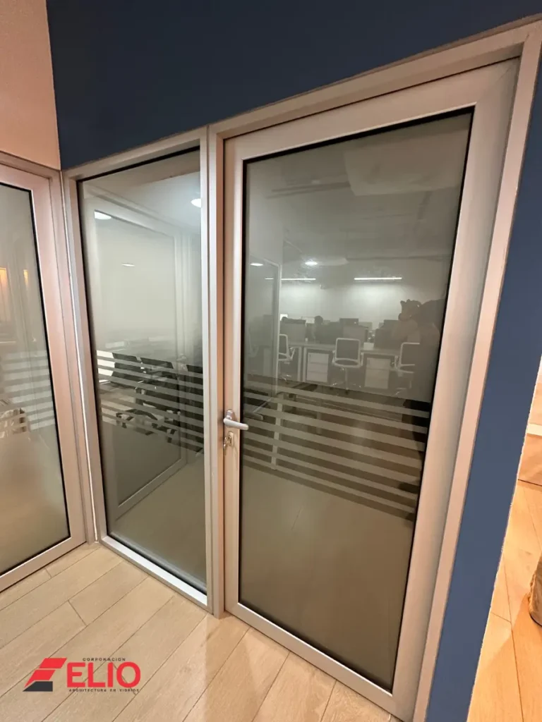 mampara-batiente-aluminio-en-serie-PB-71-MBL-46-antiruido-y-hermeticas