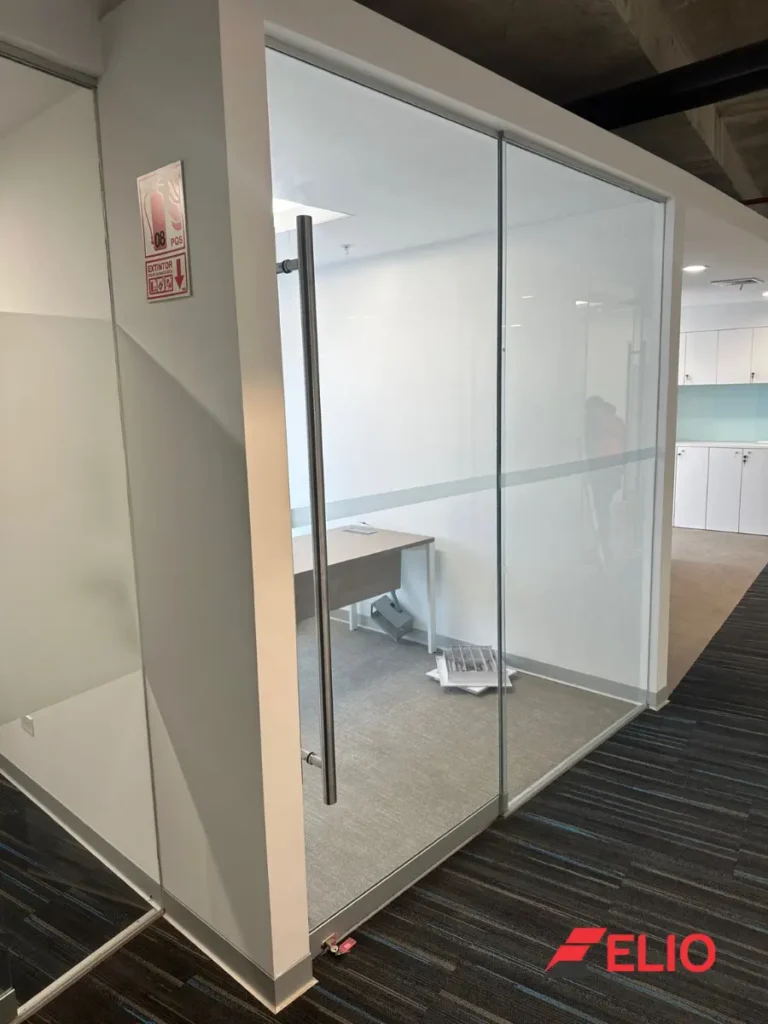 mamparas-corredizas-de-vidrio-templado-para-interiores