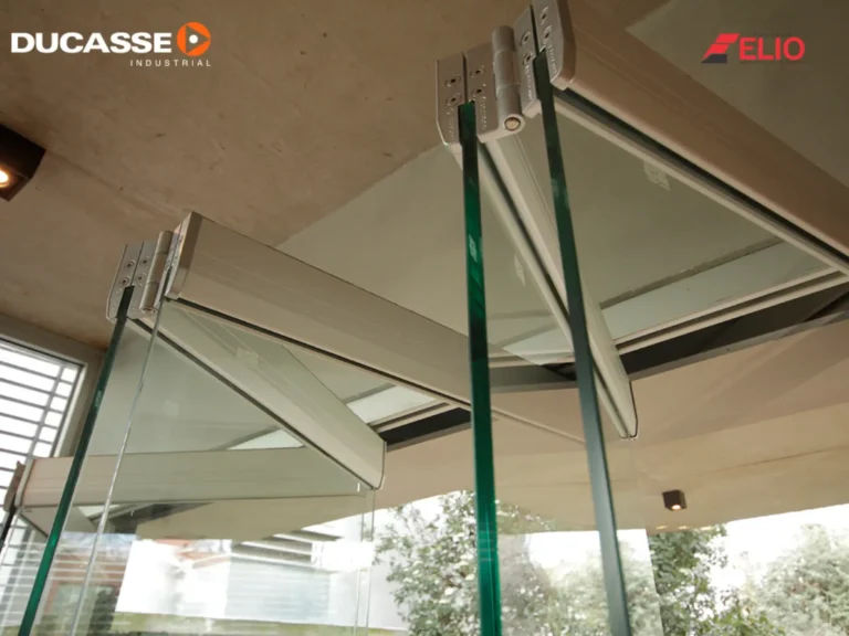 mamparas-plegables-de-vidrio-templado-con-herrajes-ducasse