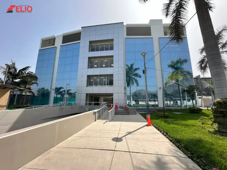 muro-cortina-sistema-spider-de-vidrio-con-accesorios-en-acero-inoxidable-en-lima