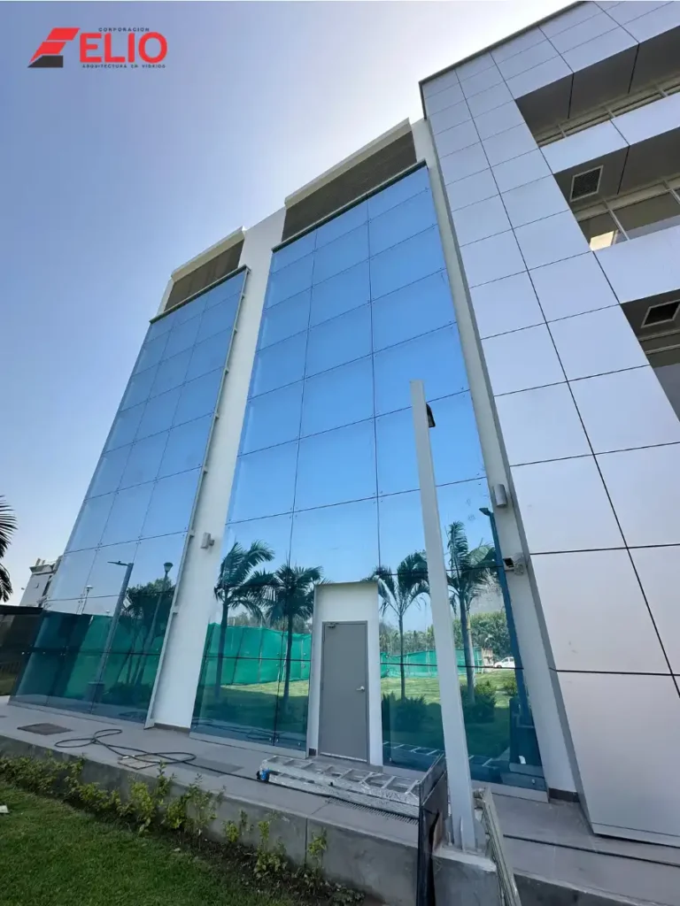 muro-cortina-sistema-spider-fachada-de-vidrio-para-edificios