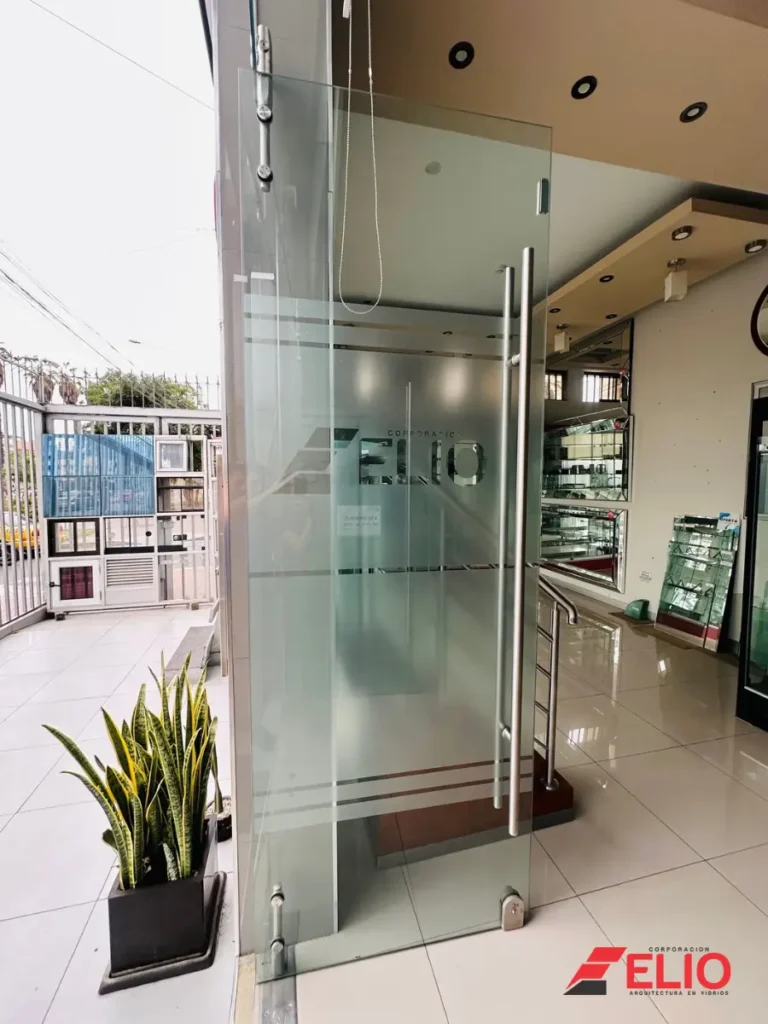 puerta-euro-moderna-con-acero-inoxidable-sistema-pivot