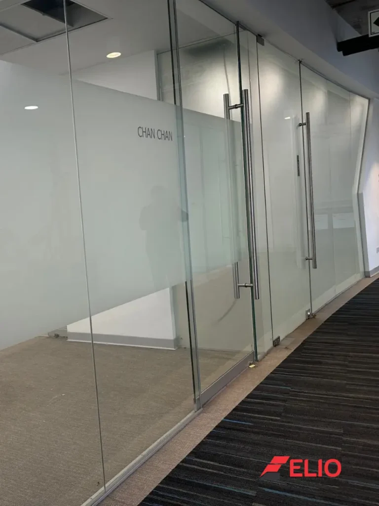 puertas-corredizas-en-mamparas-sistema-nova-para-oficinas-en-lima